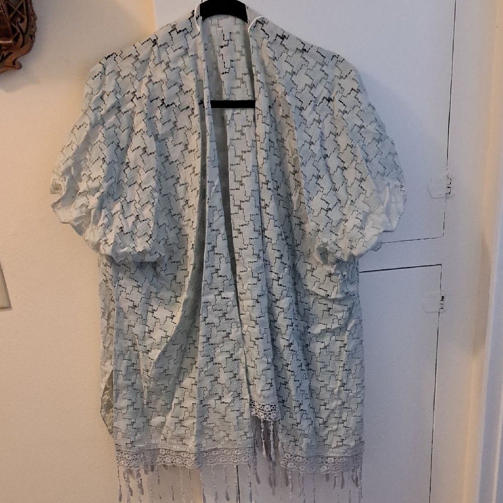 ELLEN TRACY Herringbone Open Weave Sleeve Shaw (NWT)